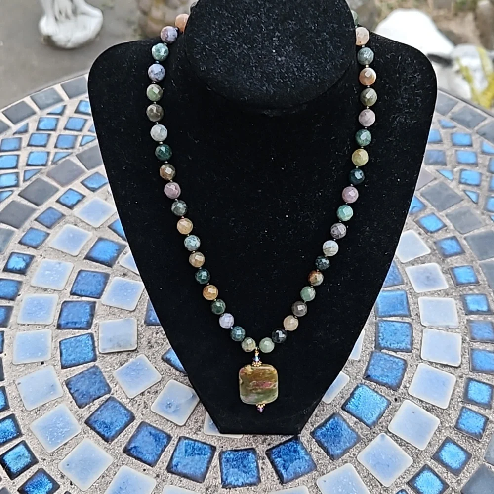 Green Stone Beaded Pendant Necklace